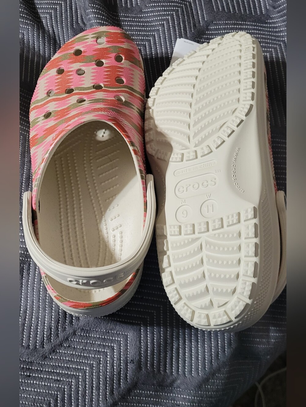 NWT. Pink Patterned Clogs - Picture 2 of 3